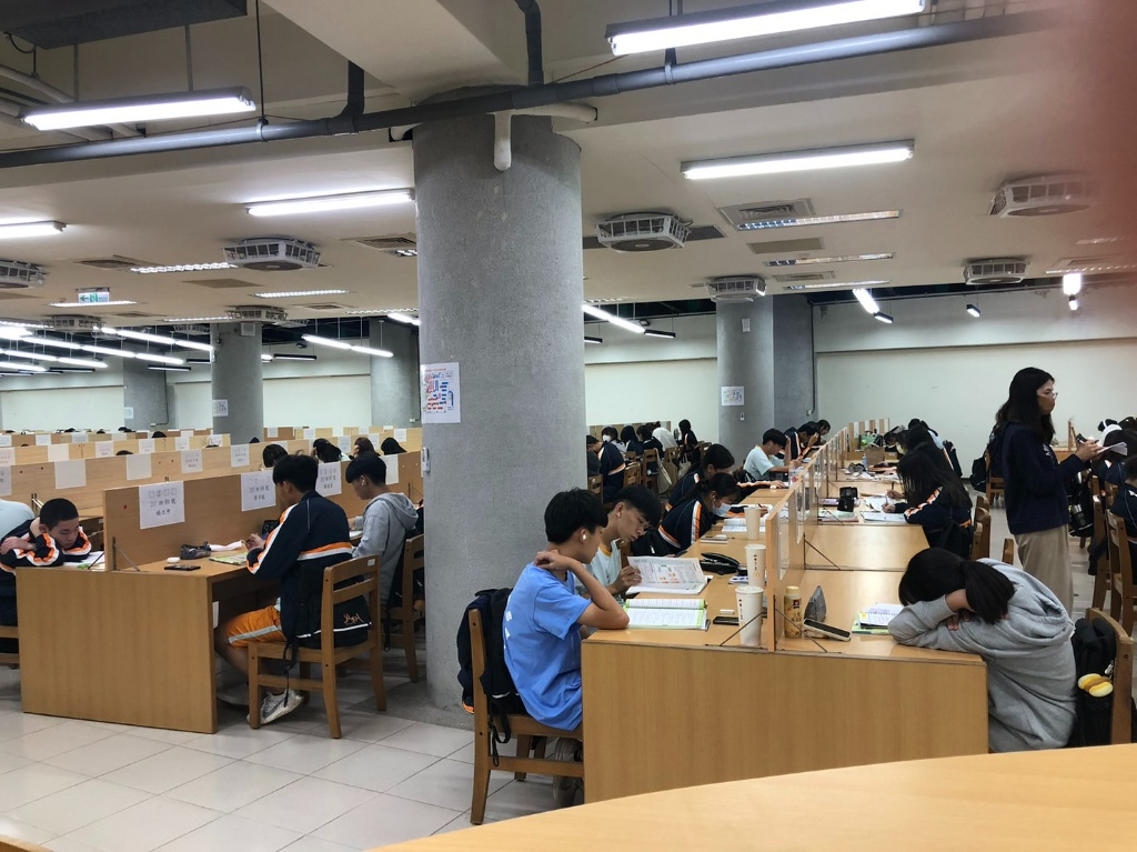 認真讀書氛圍